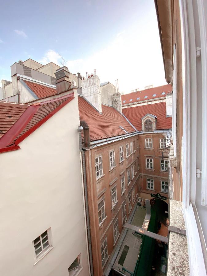 High In Vienna At Stephansplatz Extérieur photo